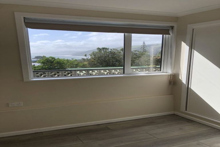 Photo of property in 2 Raroa Place, Pukerua Bay, 5026