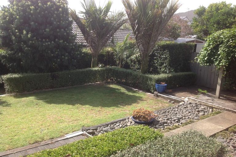 Photo of property in 118 Hutchinsons Road, Bucklands Beach, Auckland, 2014