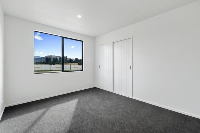 Photo of property in 48 Mount Creighton Crescent, Wanaka, 9305