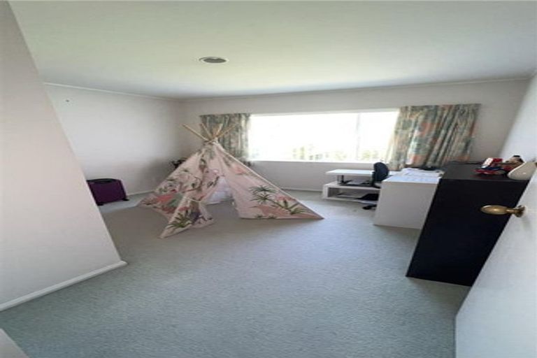 Photo of property in 123 Golfland Drive, Golflands, Auckland, 2013