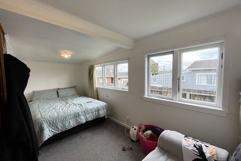 Photo of property in 11 Clayburn Road, Glen Eden, Auckland, 0602