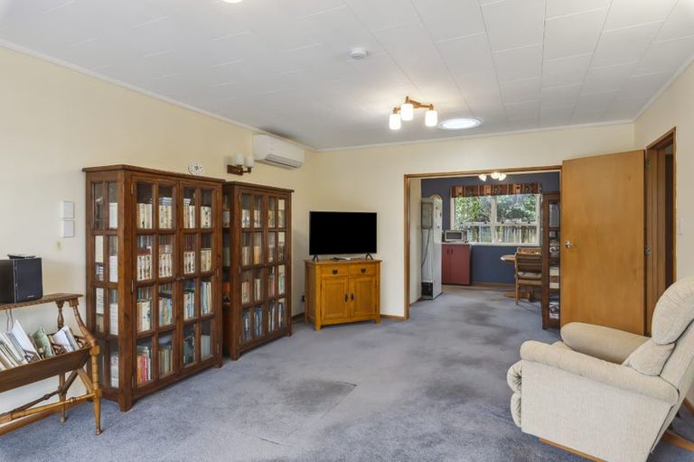Photo of property in 18a Rewarewa Crescent, Waikanae, 5036