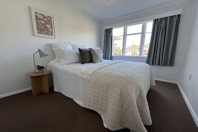 Photo of property in 22 Lyndfield Lane, Newlands, Wellington, 6037