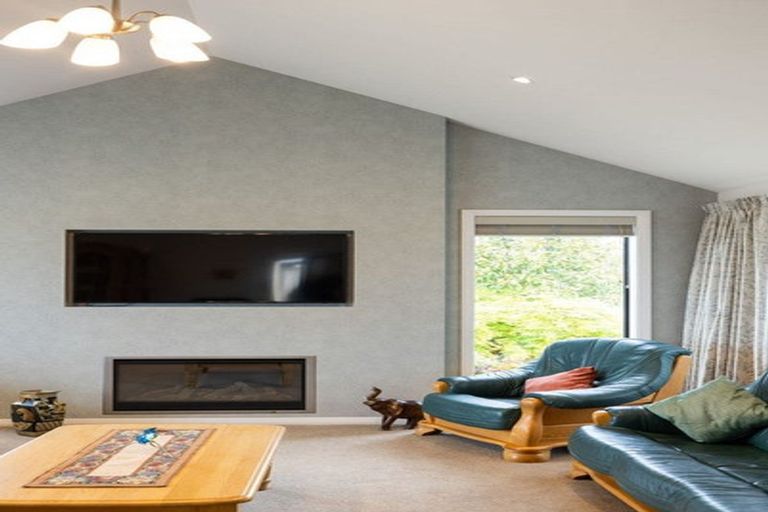 Photo of property in 2 Kotare Grove, Cambridge, 3434