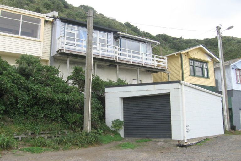 Photo of property in 412 Queens Drive, Lyall Bay, Wellington, 6022