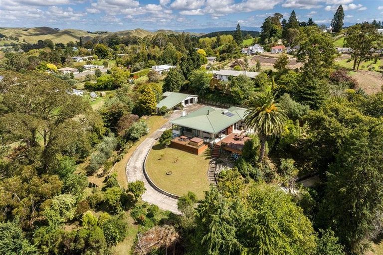 Photo of property in 4 Windsor Road, Waipawa, 4210