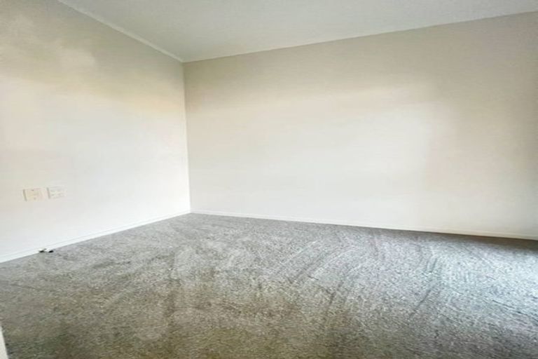 Photo of property in 2/9 Billabong Place, Botany Downs, Auckland, 2010