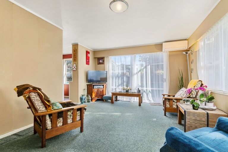 Photo of property in 1/19 Kathleen Street, Totara Vale, Auckland, 0627
