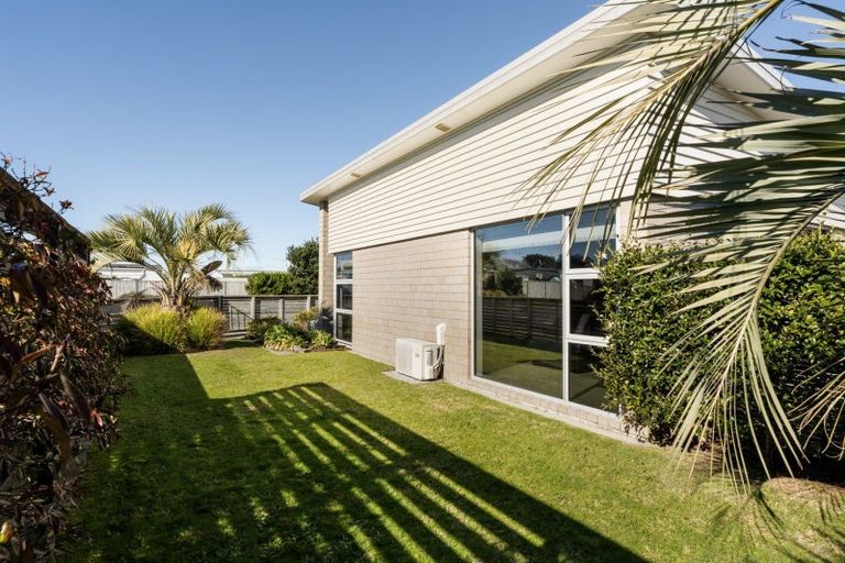 Photo of property in 1 Butterworth Crescent, Papamoa Beach, Papamoa, 3118