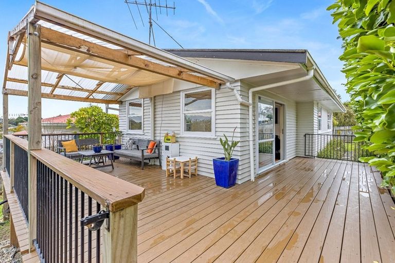 Photo of property in 33 Meilland Place, Glen Eden, Auckland, 0602