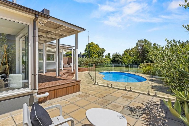 Photo of property in 3 Strowan Road, Strowan, Christchurch, 8052