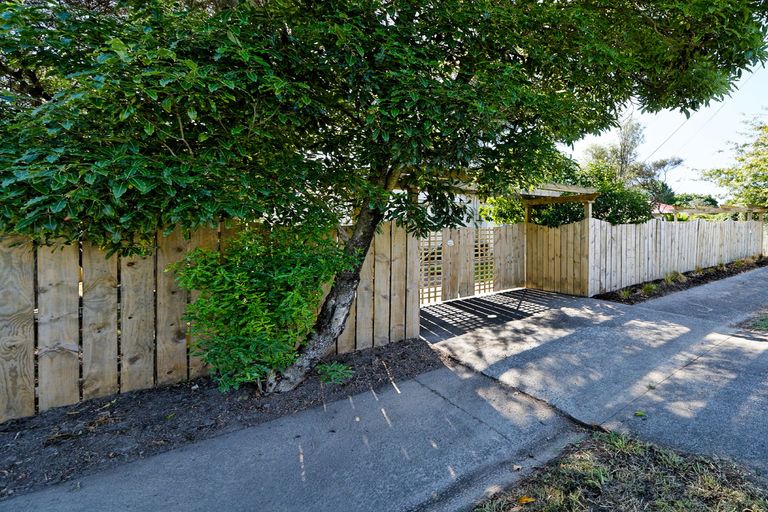 Photo of property in 53 Woodglen Road, Glen Eden, Auckland, 0602