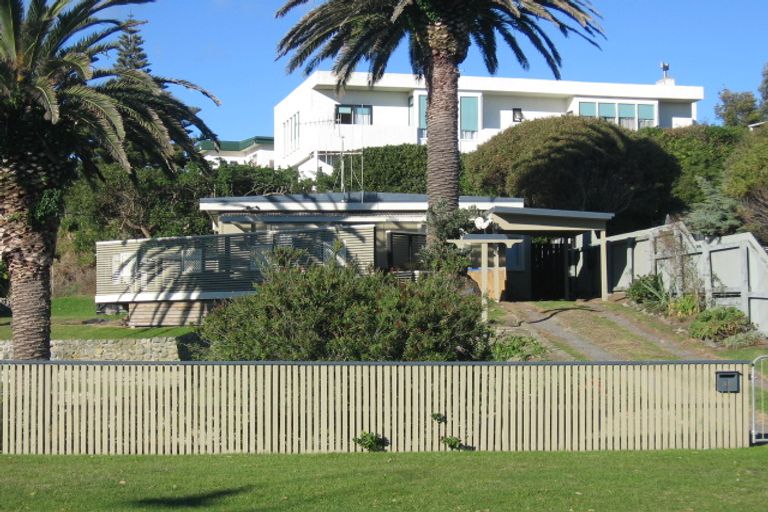 Photo of property in 30 Ngaio Street, Otaki Beach, Otaki, 5512