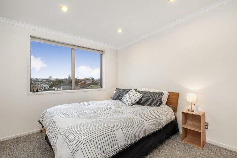 Photo of property in 12-14 Clevedon Road, Papakura, 2110