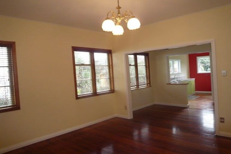 Photo of property in 12a Edinburgh Terrace, Berhampore, Wellington, 6023