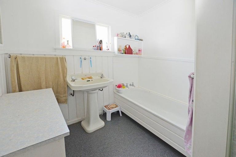 Photo of property in 57 Belt Road, New Plymouth, 4310