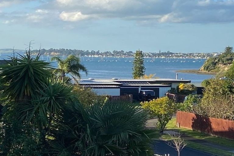 Photo of property in 5 Fielding Crescent, Farm Cove, Auckland, 2012