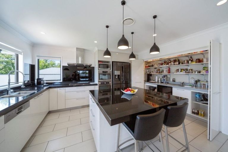 Photo of property in 186 Heta Road, Highlands Park, New Plymouth, 4312