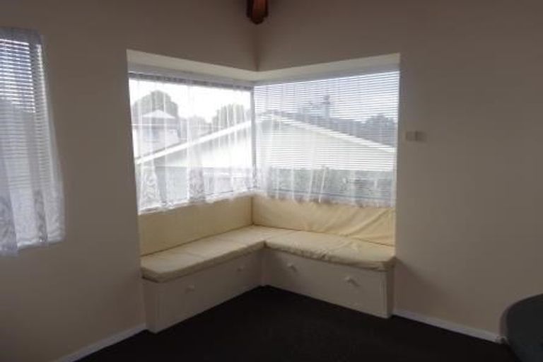 Photo of property in 17 Hassan Drive, Massey, Auckland, 0614