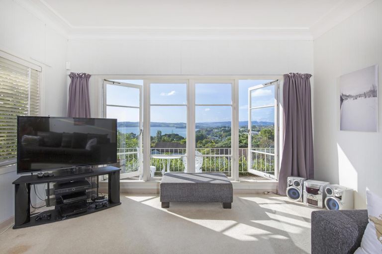 Photo of property in 6 Fenton Terrace, Cockle Bay, Auckland, 2014