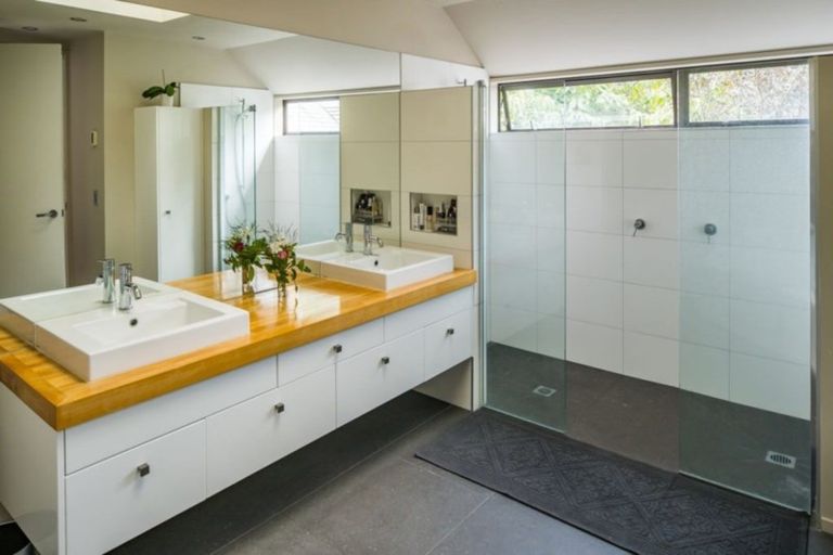 Photo of property in 374 Muritai Road, Eastbourne, Lower Hutt, 5013