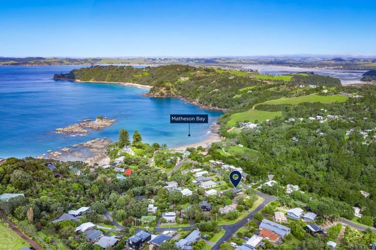 Photo of property in 29 Grand View Road, Leigh, 0985