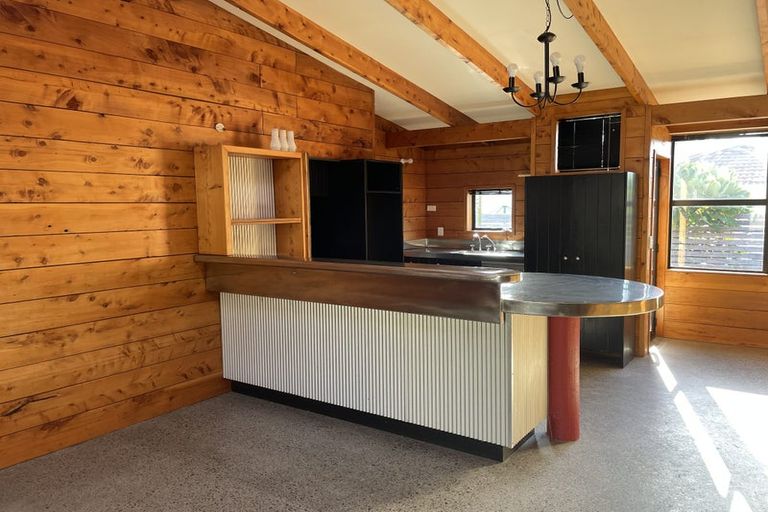 Photo of property in 102 Seaview Road, Paraparaumu Beach, Paraparaumu, 5032