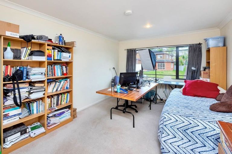 Photo of property in 62 Medallion Drive, Oteha, Auckland, 0632