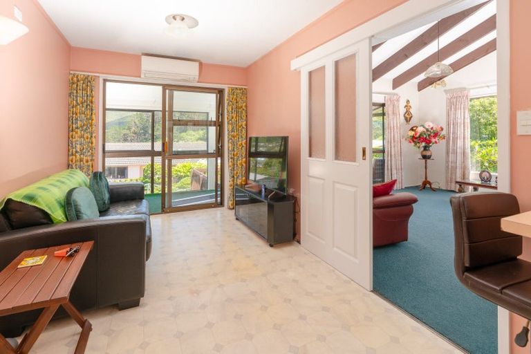 Photo of property in 51 Percy Dyett Drive, Karori, Wellington, 6012