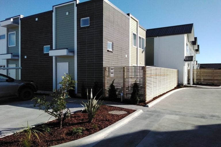 Photo of property in 8/10 Burrows Place, Frankton, Hamilton, 3204