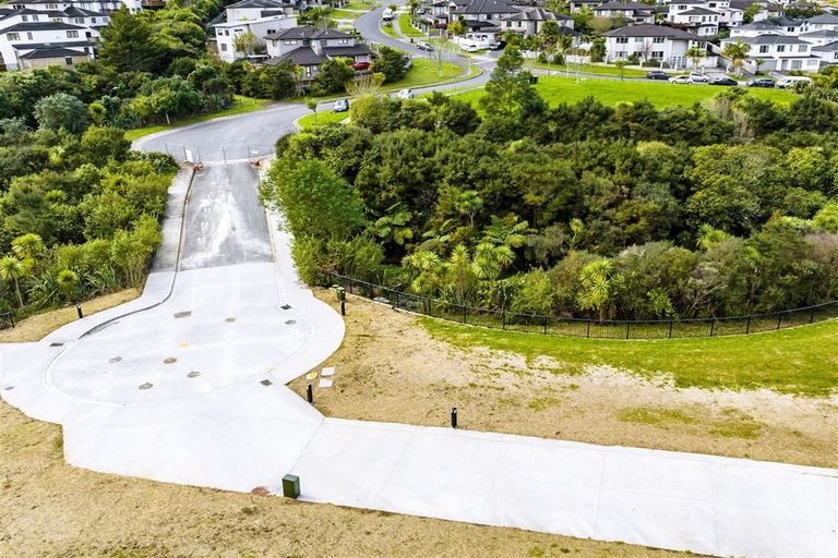 Photo of property in 16 Mcmenamin Place, Fairview Heights, Auckland, 0632