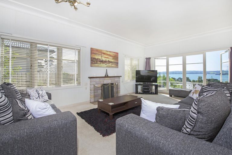 Photo of property in 6 Fenton Terrace, Cockle Bay, Auckland, 2014