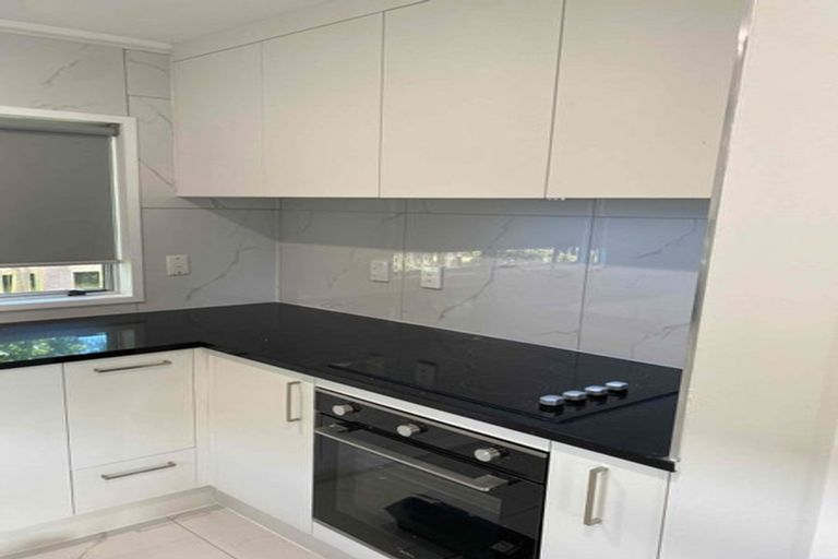 Photo of property in 2/4 Northall Road, New Lynn, Auckland, 0600