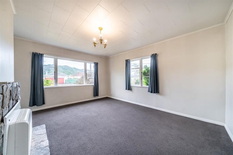 Photo of property in 8 Mcparland Street, Ebdentown, Upper Hutt, 5018