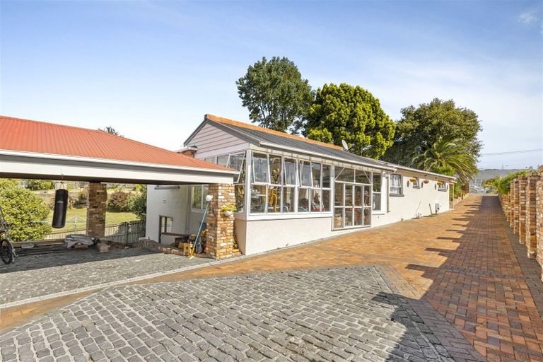 Photo of property in 35 Nikau Street, New Lynn, Auckland, 0600