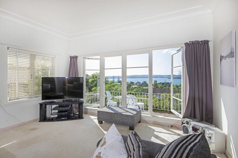 Photo of property in 6 Fenton Terrace, Cockle Bay, Auckland, 2014