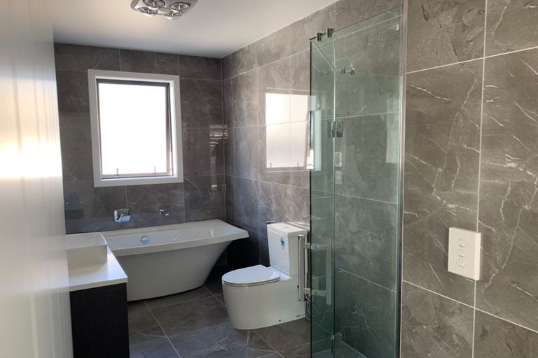 Photo of property in 5 May Potter Close, Oteha, Auckland, 0632