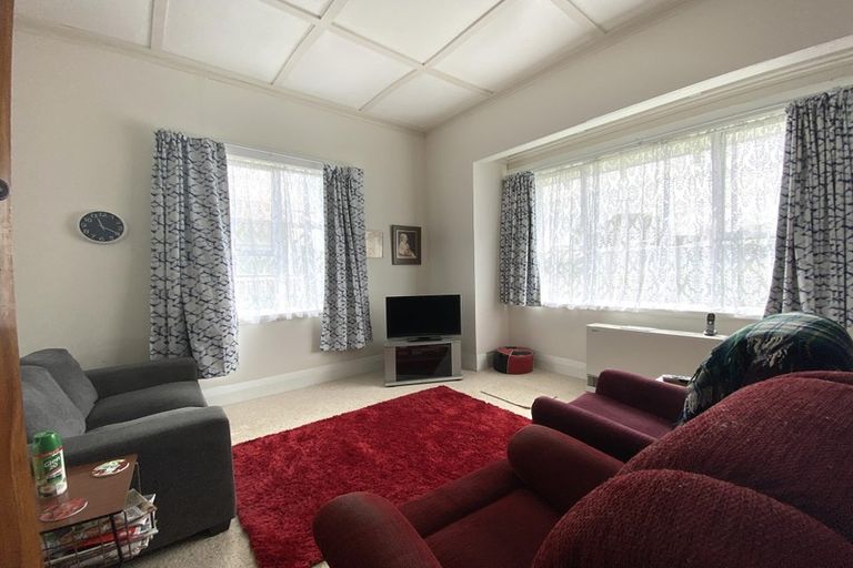 Photo of property in 9 Preston Street, Eltham, 4322