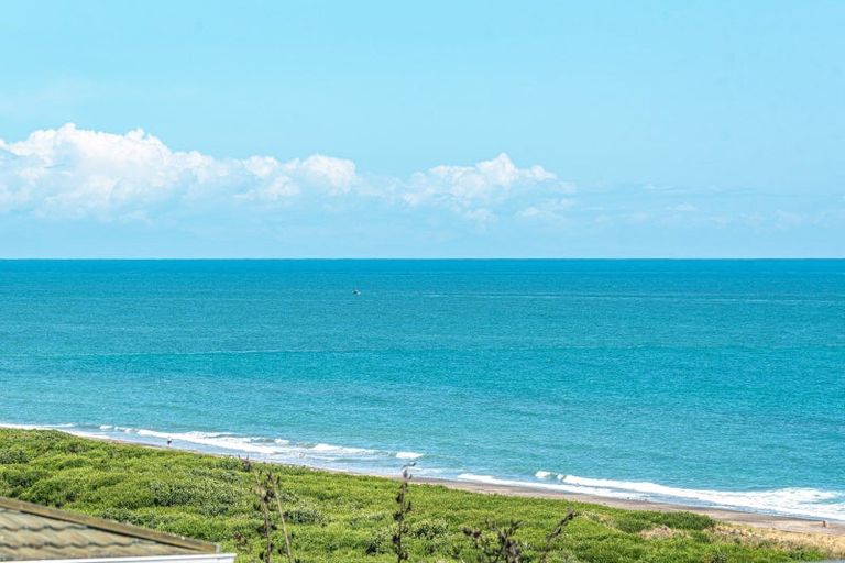 Photo of property in 2 Kapiti Terrace, Castlecliff, Whanganui, 4501