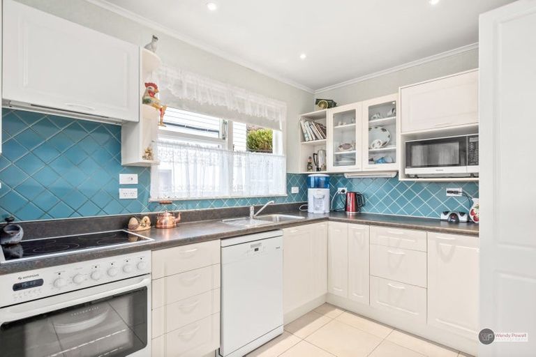 Photo of property in 37 Dalton Grove, Stokes Valley, Lower Hutt, 5019