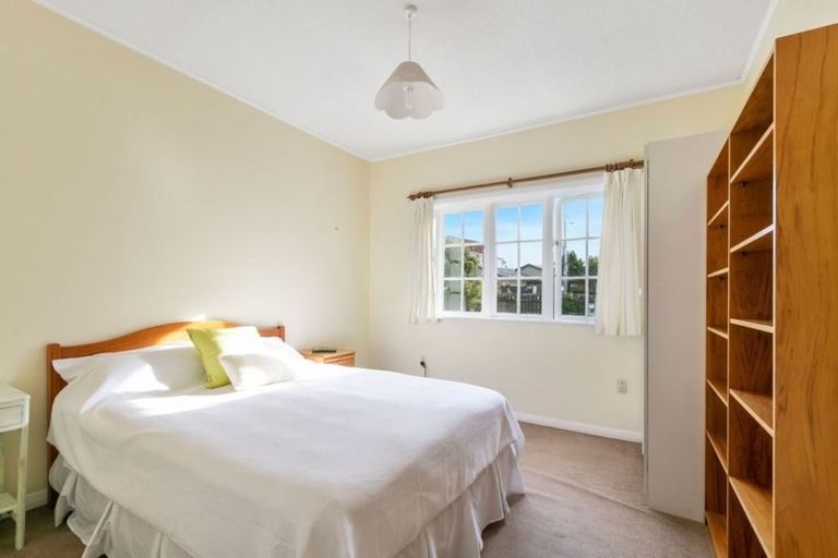 Photo of property in 389 Muritai Road, Eastbourne, Lower Hutt, 5013