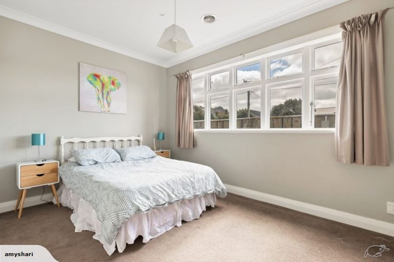 Photo of property in 119 Apu Crescent, Lyall Bay, Wellington, 6022