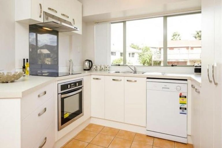Photo of property in 1 Bridgehead Cove, West Harbour, Auckland, 0618