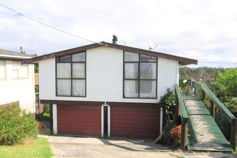 Photo of property in 2/1020 East Coast Road, Fairview Heights, Auckland, 0630
