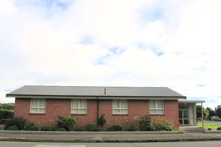 Photo of property in 2/32 Fitzroy Street, Terrace End, Palmerston North, 4410