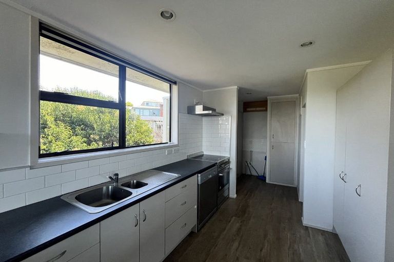 Photo of property in 10 Peter Terrace, Castor Bay, Auckland, 0620