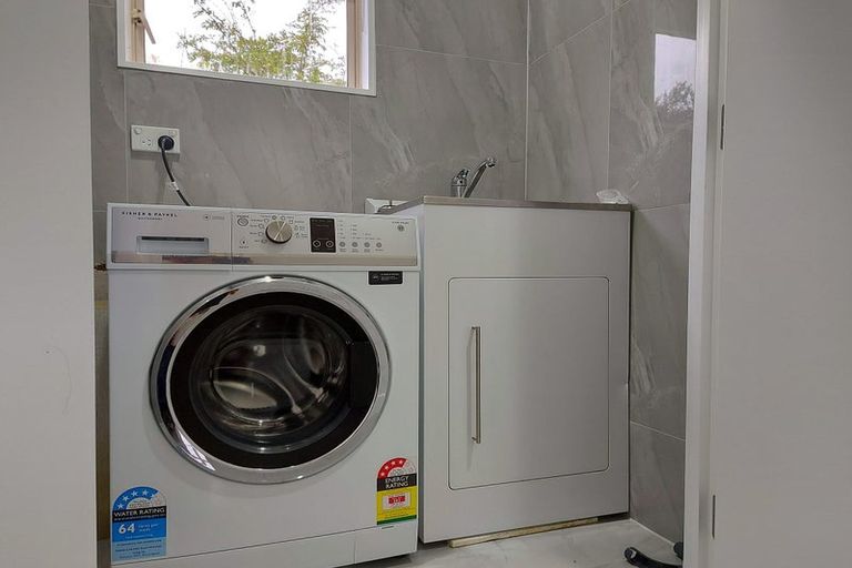 Photo of property in 17 Burgundy Park Avenue, Henderson, Auckland, 0612