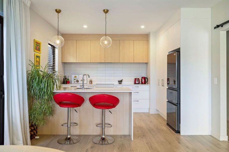 Photo of property in 12 Chapman Way, Jacks Point, 9371