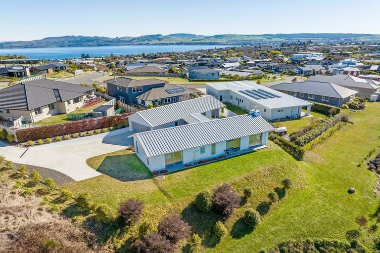Photo of property in 47 Botanical Heights Drive, Waipahihi, Taupo, 3330