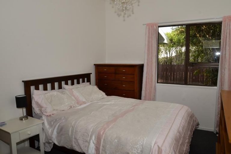 Photo of property in 6 Antilla Place, Half Moon Bay, Auckland, 2012